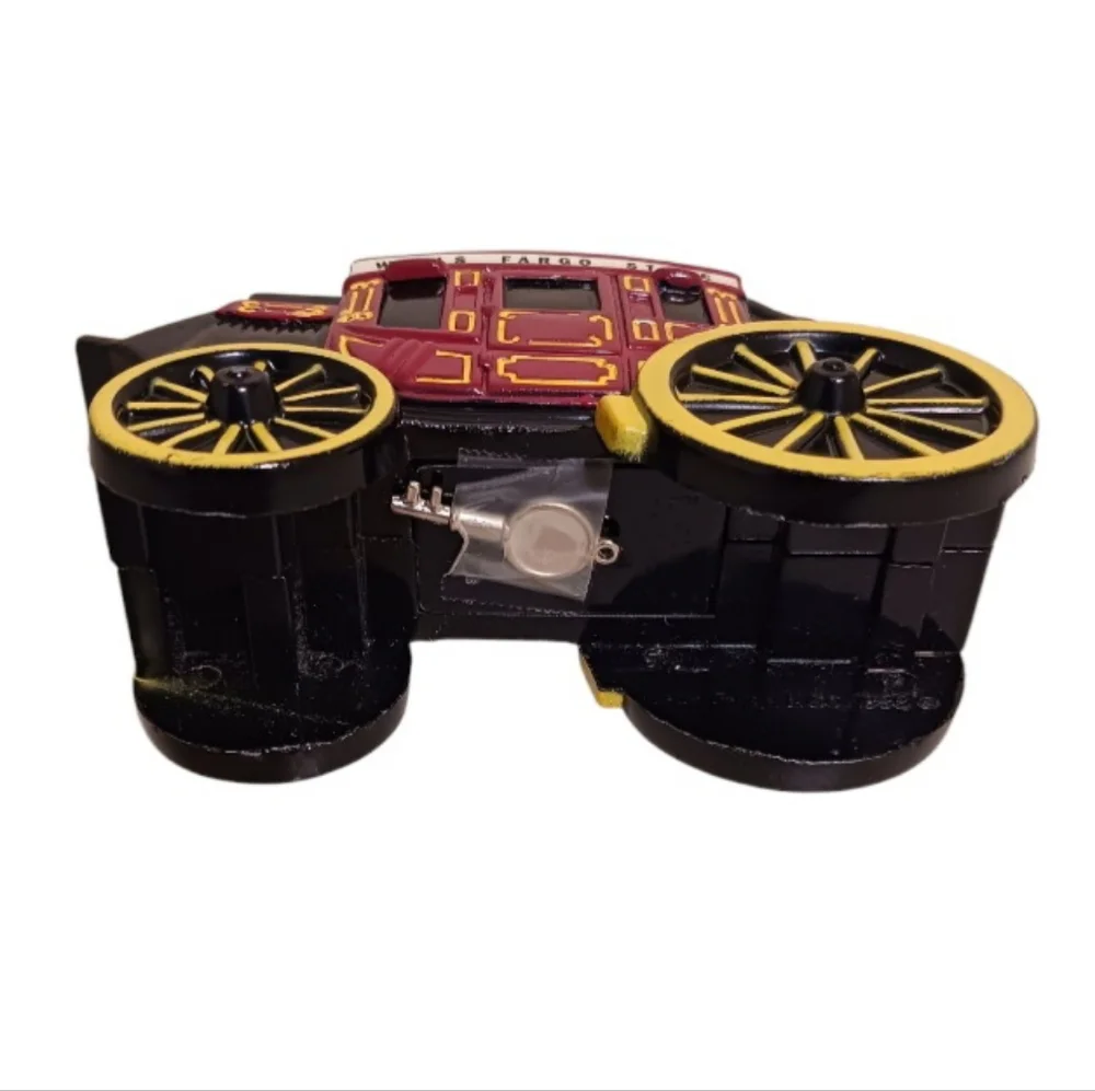 VINATGE SAN FRANCISCO WELLS FARGO STAGE COACH METAL COIN BANK WITH KEY - Picture 3 of 3